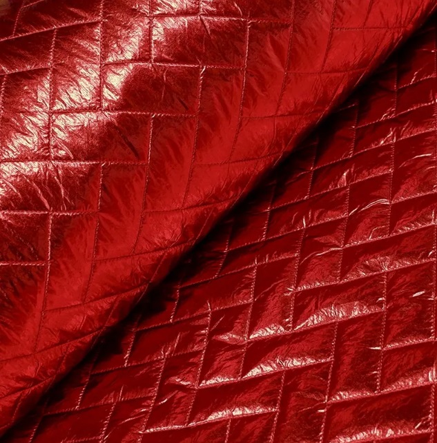Minerva Ambachten Metallic Brocade Stof Rood - per meter Minerva Ambachten Metallic Brocade Stof Rood - per meter